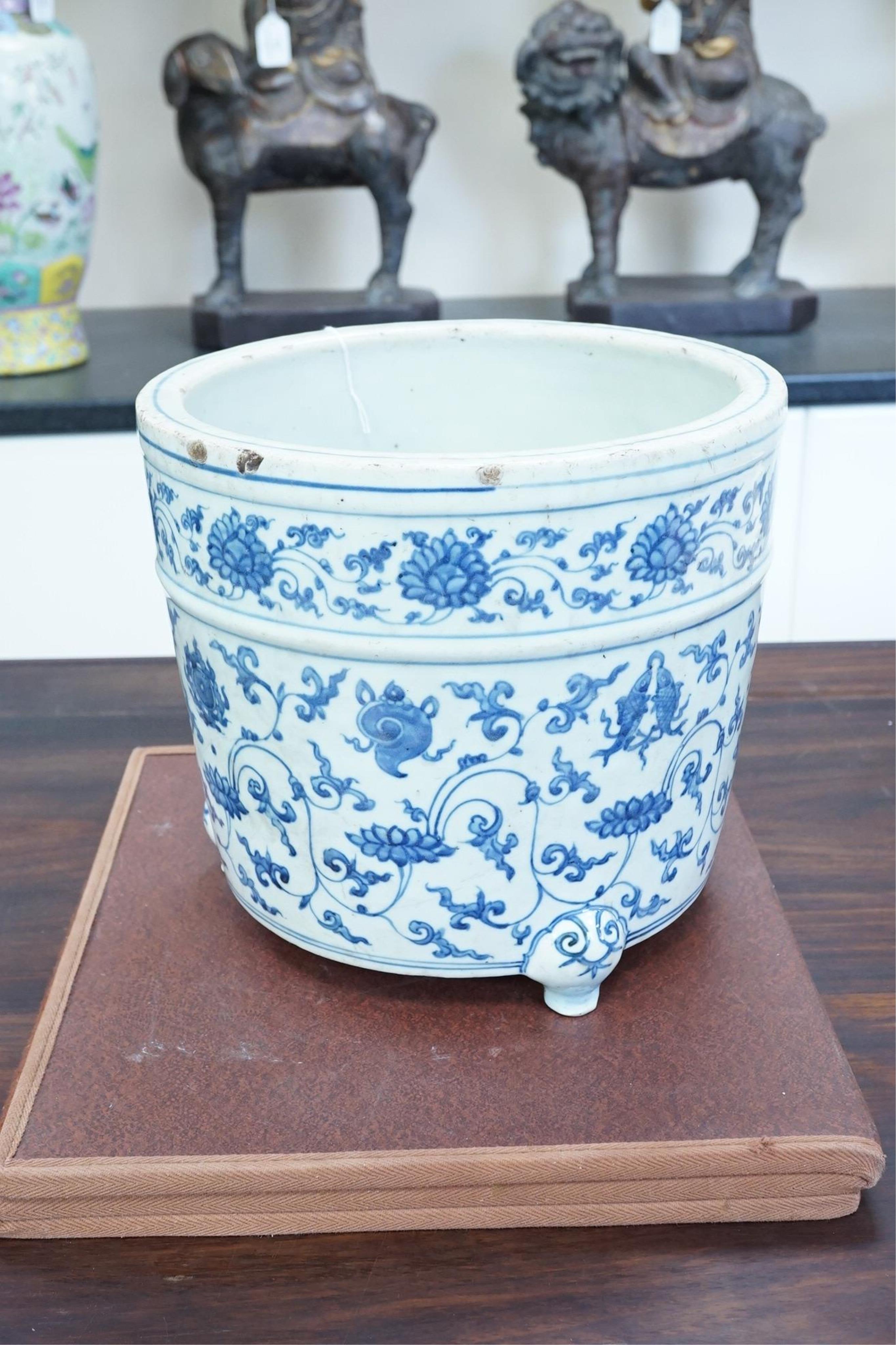 A large Chinese blue and white tripod censer, Ming Dynasty, 16th century